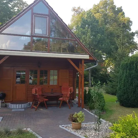 Blockhaus Mit Fahrraedern 度假居 Canow