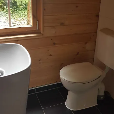 度假居 Blockhaus Mit Fahrraedern Canow