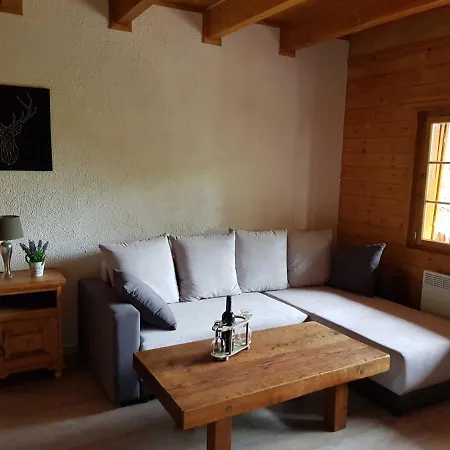 Blockhaus Mit Fahrraedern 度假居 Canow