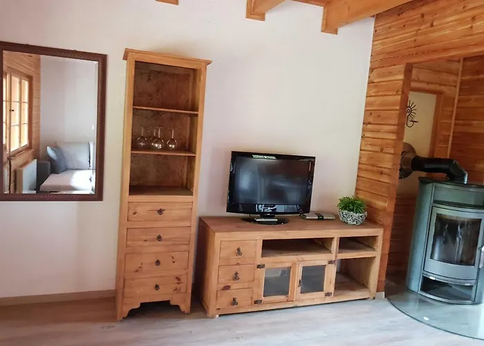 Blockhaus Mit Fahrraedern Canow